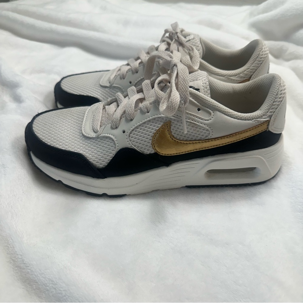 Nike Classic White and Black Running Shoes